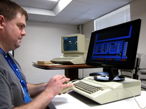 Scott Miller plays Lode Runner Scott Miller plays Lode Runner